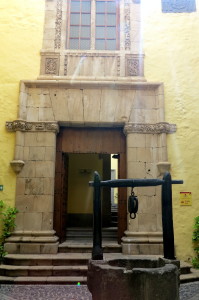 Well in Courtyard of Casa de Colon
