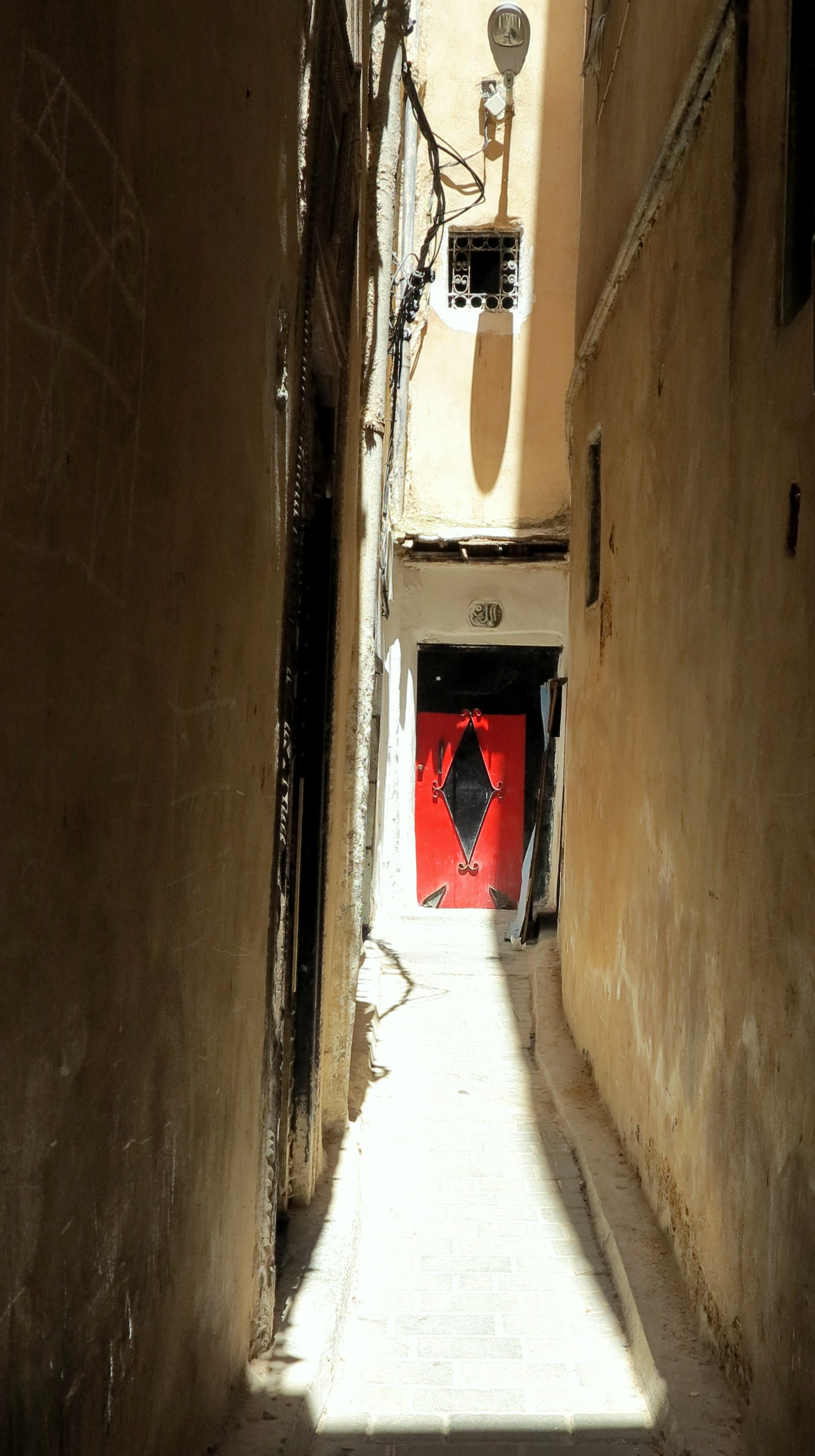 2014.6.7 IMG_4906 Red Door, Fes, Morocco 1982x3539-001