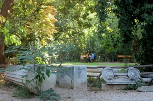 2014.9.30 Couple in National Park, Ethnikoskipos, Athens, Greece